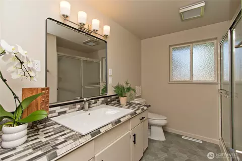 Bath - 1136 Harding, Enumclaw, WA 98022 photo 1 of 1