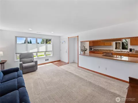 Living - 2901 Sun Mountain Dr, Enumclaw, WA 98022 photo 1 of 1