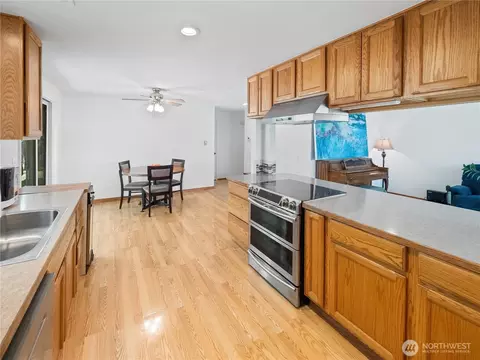 Kitchen - 2901 Sun Mountain Dr, Enumclaw, WA 98022 photo 1 of 2