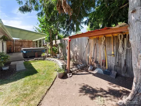 Exterior - 2901 Sun Mountain Dr, Enumclaw, WA 98022 photo 6 of 8