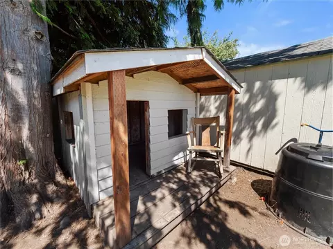 Exterior - 2901 Sun Mountain Dr, Enumclaw, WA 98022 photo 5 of 8