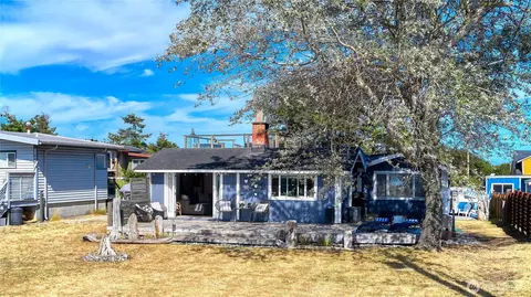 724 Walters Ln, Point Roberts, WA 98281