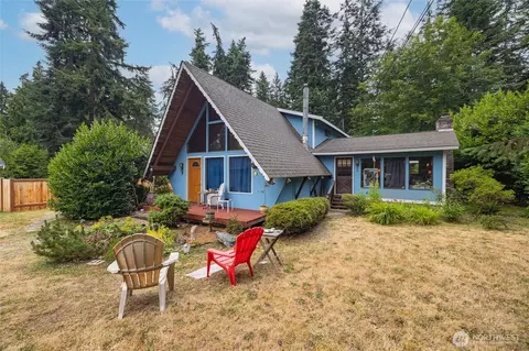 1709 Hemlock Dr, Camano Island, WA 98282