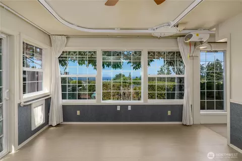518 S Liberty Street Ct, Port Angeles, WA 98362