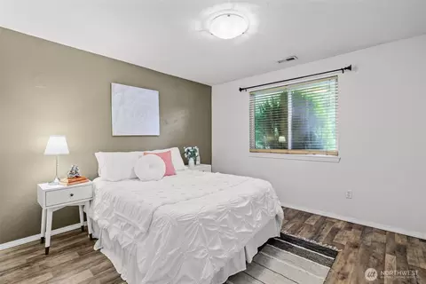 Bedroom - 19221 Patterson Rd E, Orting, WA 98360 photo 1 of 4