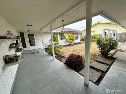 470 Canal Dr NE, Ocean Shores, WA 98569
