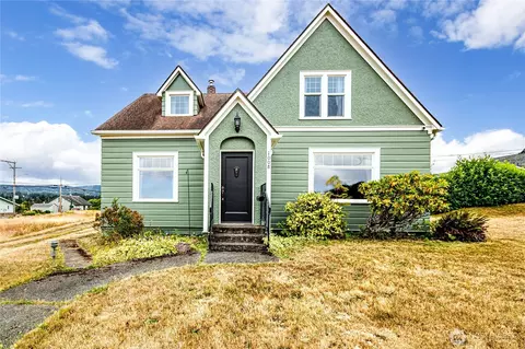1008 W 5th St N, Port Angeles, WA 98363
