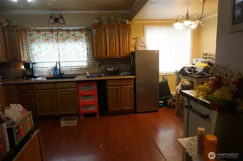 Kitchen - 1023 E St, Centralia, WA 98531 photo 3 of 3