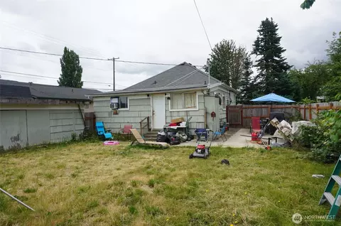 Exterior - 1023 E St, Centralia, WA 98531 photo 1 of 6