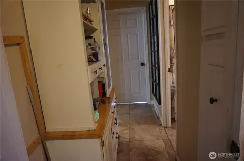 Entry Way - 1023 E St, Centralia, WA 98531 photo 1 of 3
