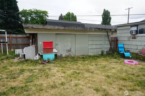 Exterior - 1023 E St, Centralia, WA 98531 photo 3 of 6