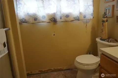 Bath - 1023 E St, Centralia, WA 98531 photo 3 of 3