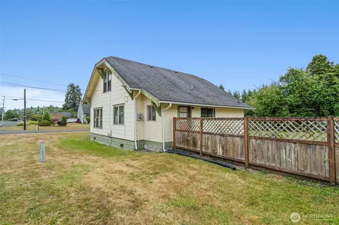 Exterior - 802 May St, Raymond, WA 98577 photo 5 of 7