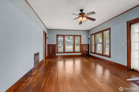 Living - 802 May St, Raymond, WA 98577 photo 1 of 3