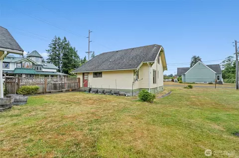 Exterior - 802 May St, Raymond, WA 98577 photo 3 of 7