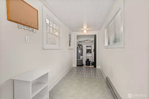 Entry Way - 802 May St, Raymond, WA 98577 photo 3 of 3