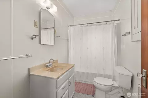 Bath - 802 May St, Raymond, WA 98577 photo 1 of 1