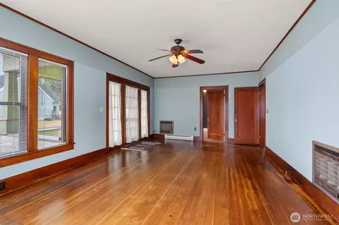 Living - 802 May St, Raymond, WA 98577 photo 2 of 3