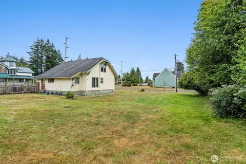 Exterior - 802 May St, Raymond, WA 98577 photo 7 of 7