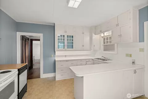 Kitchen - 802 May St, Raymond, WA 98577 photo 1 of 3