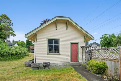 Exterior - 802 May St, Raymond, WA 98577 photo 6 of 7