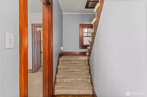 Entry Way - 802 May St, Raymond, WA 98577 photo 2 of 3