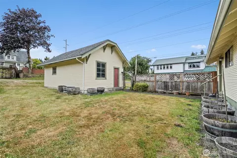 Exterior - 802 May St, Raymond, WA 98577 photo 4 of 7