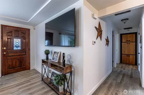 Entry Way - 1516 Maple St, Sumner, WA 98390 photo 1 of 1