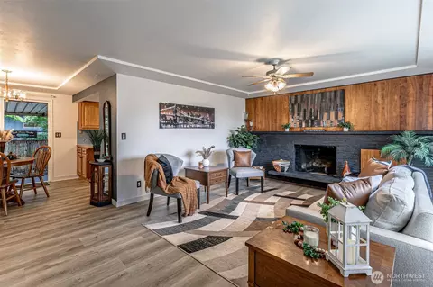 Living - 1516 Maple St, Sumner, WA 98390 photo 4 of 4