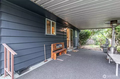 Exterior - 1516 Maple St, Sumner, WA 98390 photo 3 of 5