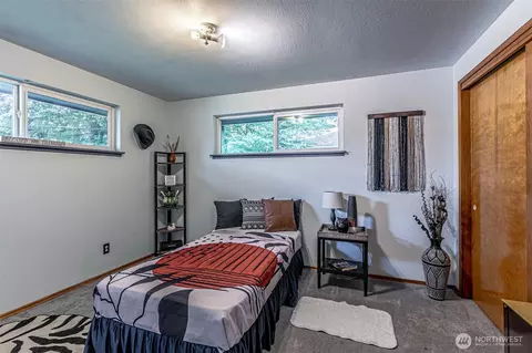 Bedroom - 1516 Maple St, Sumner, WA 98390 photo 1 of 5