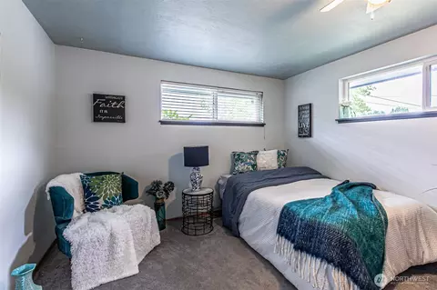Bedroom - 1516 Maple St, Sumner, WA 98390 photo 3 of 5