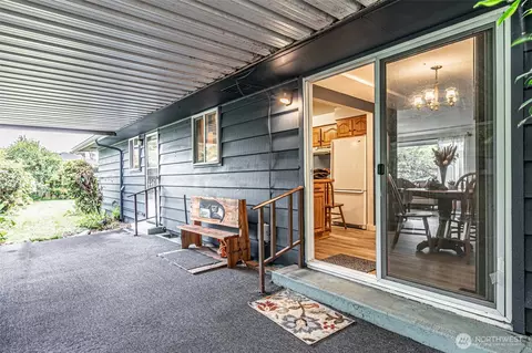 Exterior - 1516 Maple St, Sumner, WA 98390 photo 4 of 5