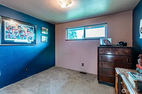 Bedroom - 1516 Maple St, Sumner, WA 98390 photo 5 of 5