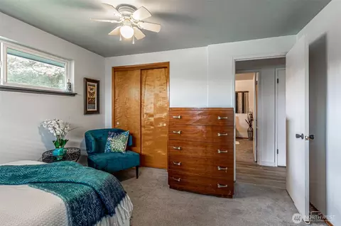 Bedroom - 1516 Maple St, Sumner, WA 98390 photo 4 of 5