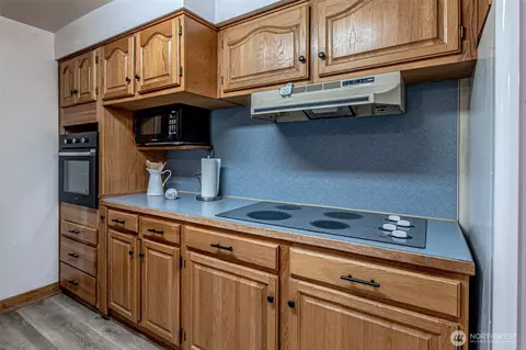 Kitchen - 1516 Maple St, Sumner, WA 98390 photo 2 of 2