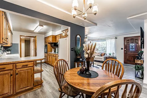 Dining - 1516 Maple St, Sumner, WA 98390 photo 3 of 3