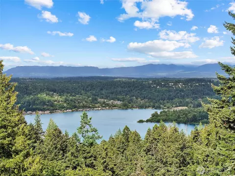 18608 SE 58th St, Issaquah, WA 98027