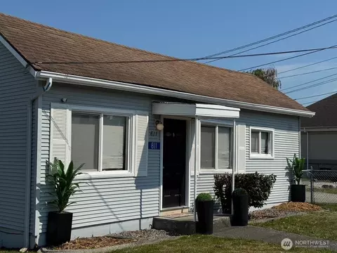811 E 813 E Fairhaven Ave, Burlington, WA 98233