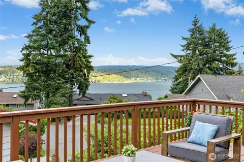 16654 SE 26th Pl, Bellevue, WA 98008