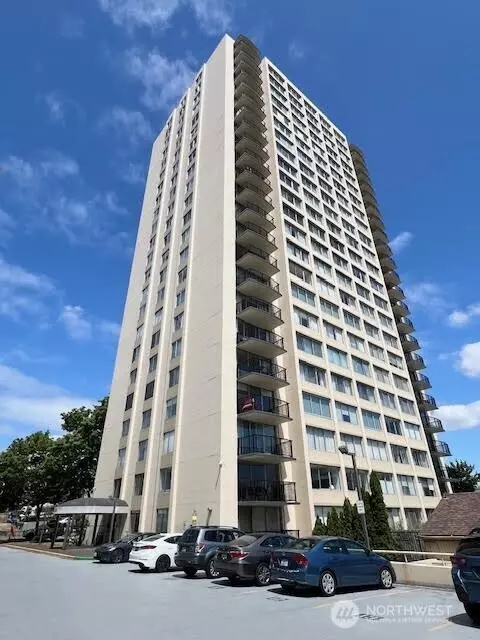 4540 8th Ave NE #903, Seattle, WA 98105