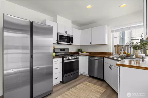 Kitchen - 418 Corrin Ave NW, Orting, WA 98360 photo 1 of 2
