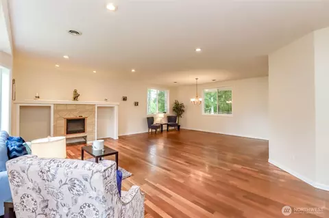 Living - 161 Malinka Ln, Chehalis, WA 98532 photo 2 of 4