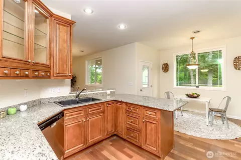 Kitchen - 161 Malinka Ln, Chehalis, WA 98532 photo 4 of 4