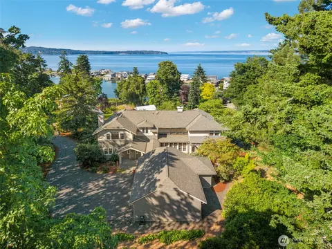 10319 NE Lafayette Ave, Bainbridge Island, WA 98110