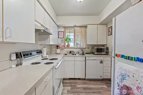 Kitchen - 871 8th Ave, Longview, WA 98632 photo 4 of 4