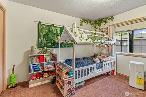 Bedroom - 871 8th Ave, Longview, WA 98632 photo 1 of 2