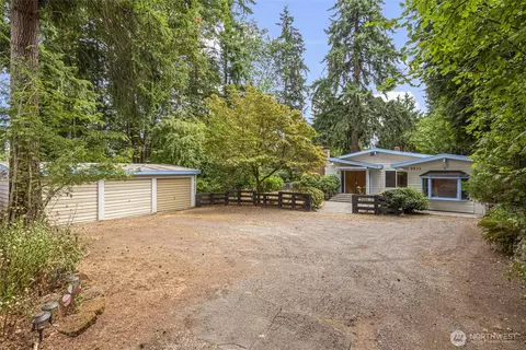 5531 NE 193rd St, Kenmore, WA 98028