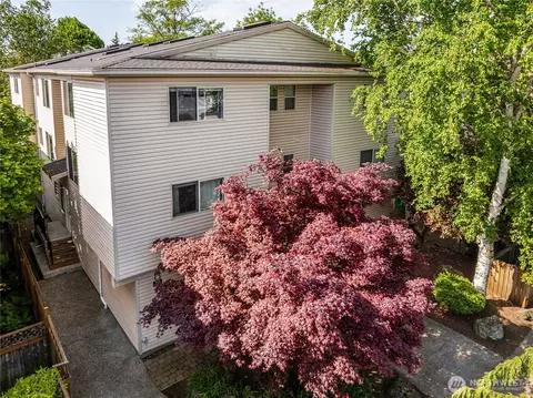715 N 95th St, Seattle, WA 98103