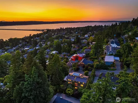 6819 SE 32 St, Mercer Island, WA 98040